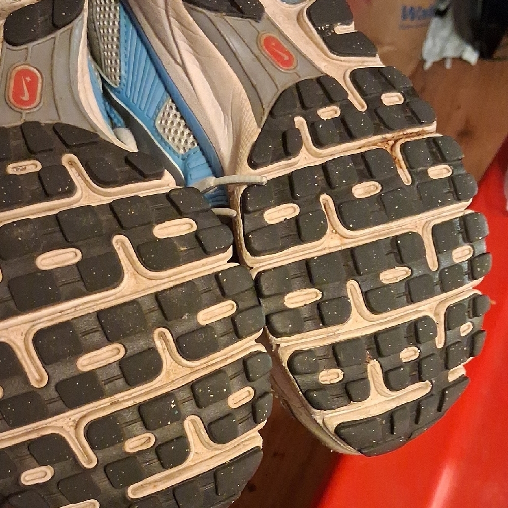 Nike Kids Sneakers in Light Blue and Gray Mesh - Picture 11 of 12